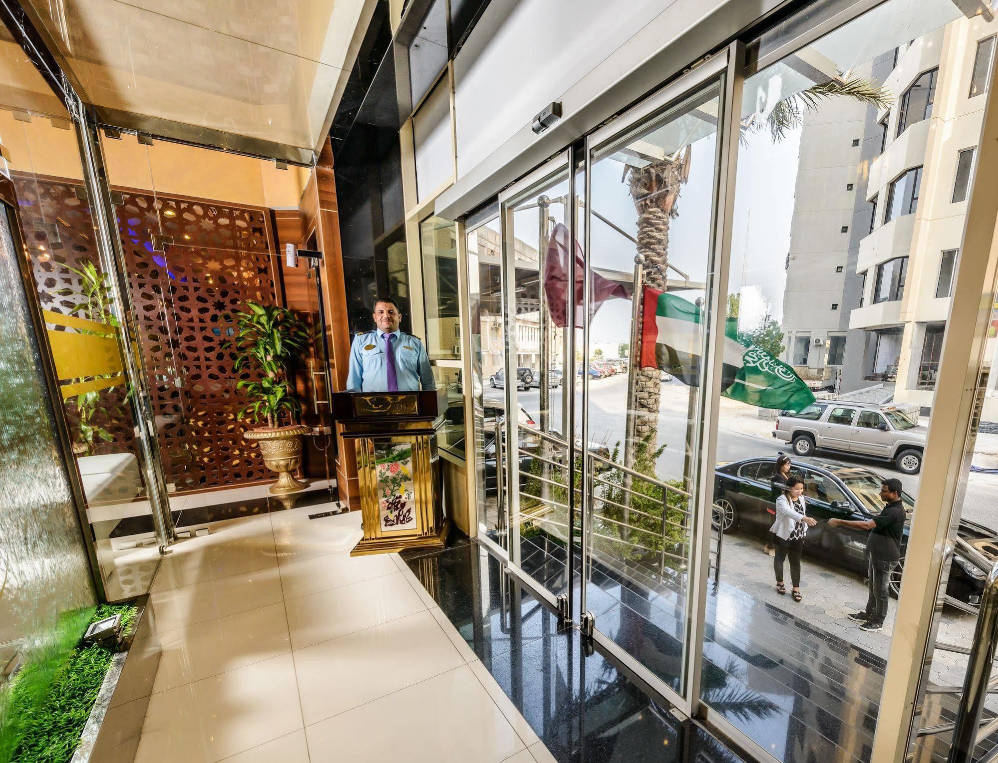 Bravo Royal Hotel Suites Kuwait City Exterior foto