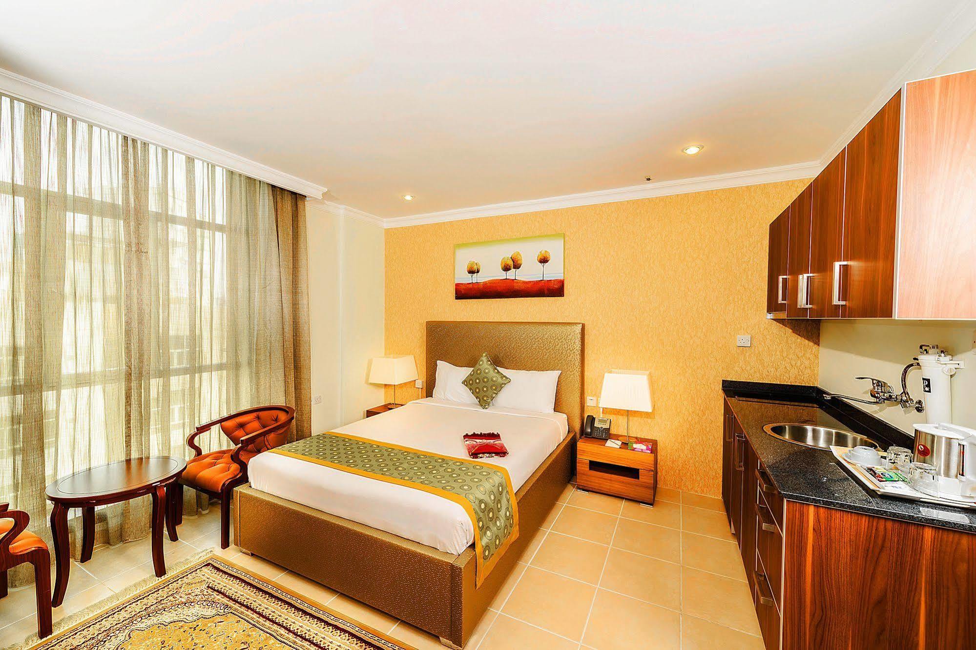 Bravo Royal Hotel Suites Kuwait City Exterior foto